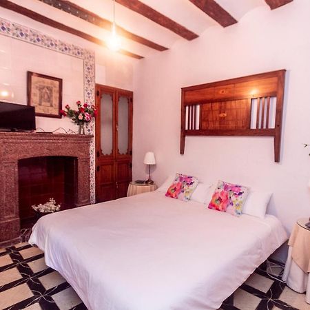 La Casa De Felix Hotel Вилена Екстериор снимка